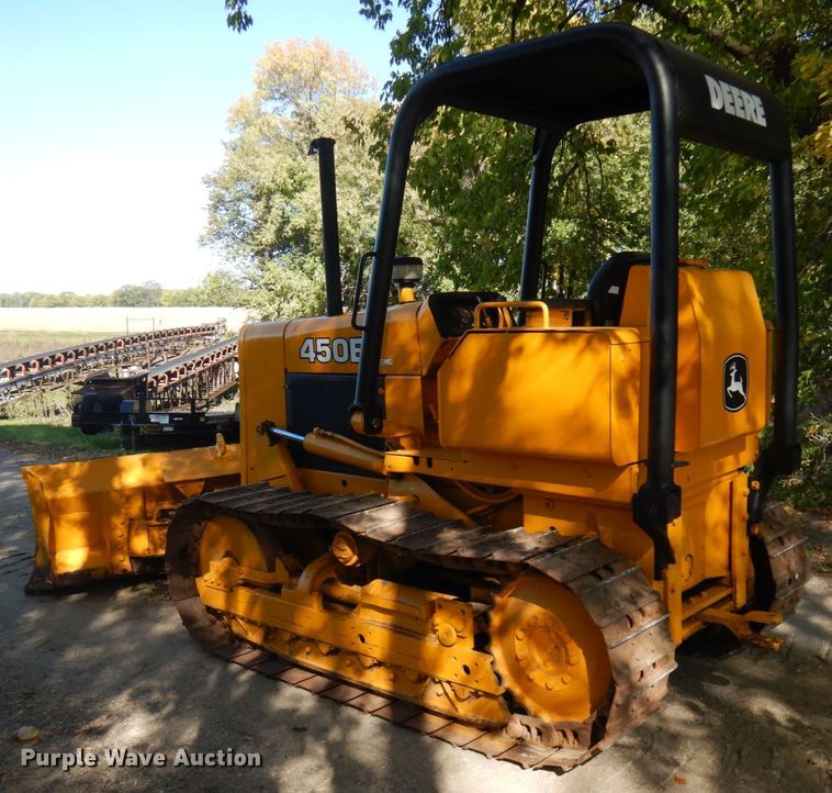 image for item JQ9260 1986 John Deere 450E  dozer