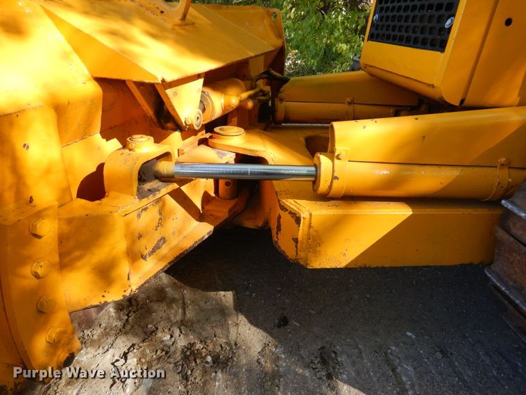 image for item JQ9260 1986 John Deere 450E  dozer