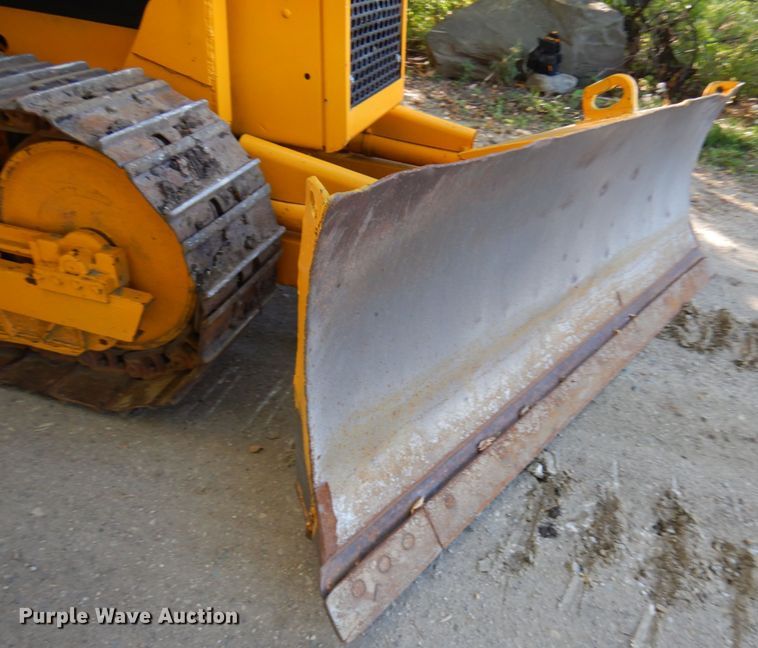 image for item JQ9260 1986 John Deere 450E  dozer