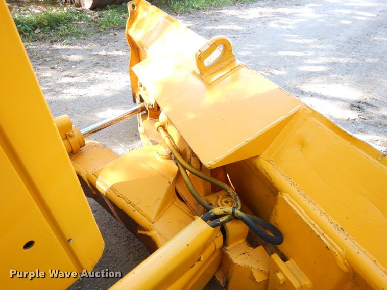 image for item JQ9260 1986 John Deere 450E  dozer