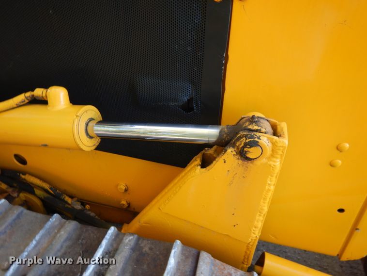 image for item JQ9260 1986 John Deere 450E  dozer