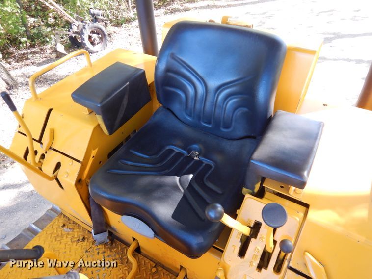 image for item JQ9260 1986 John Deere 450E  dozer