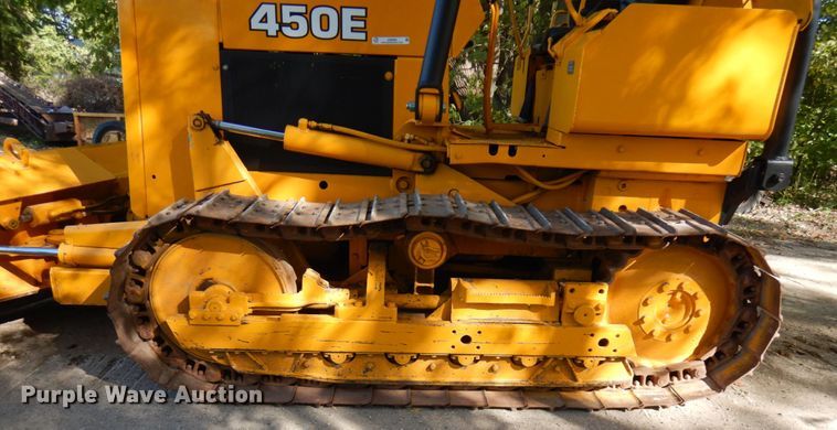 image for item JQ9260 1986 John Deere 450E  dozer