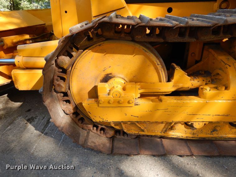 image for item JQ9260 1986 John Deere 450E  dozer