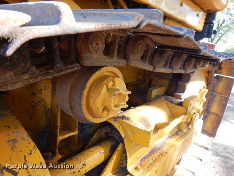 image for item JQ9260 1986 John Deere 450E  dozer