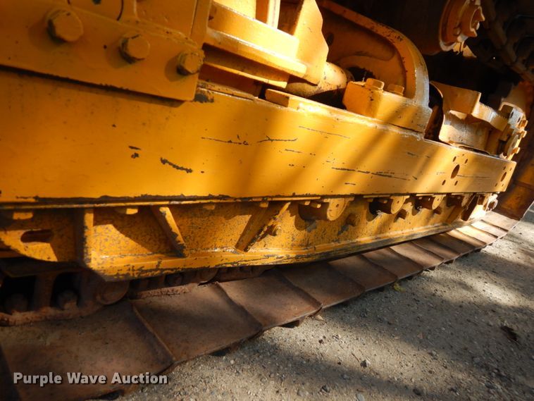 image for item JQ9260 1986 John Deere 450E  dozer