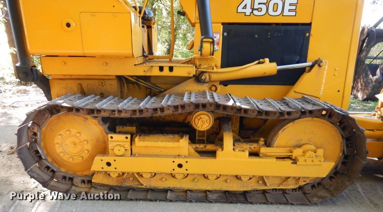 image for item JQ9260 1986 John Deere 450E  dozer