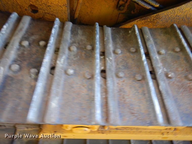 image for item JQ9260 1986 John Deere 450E  dozer