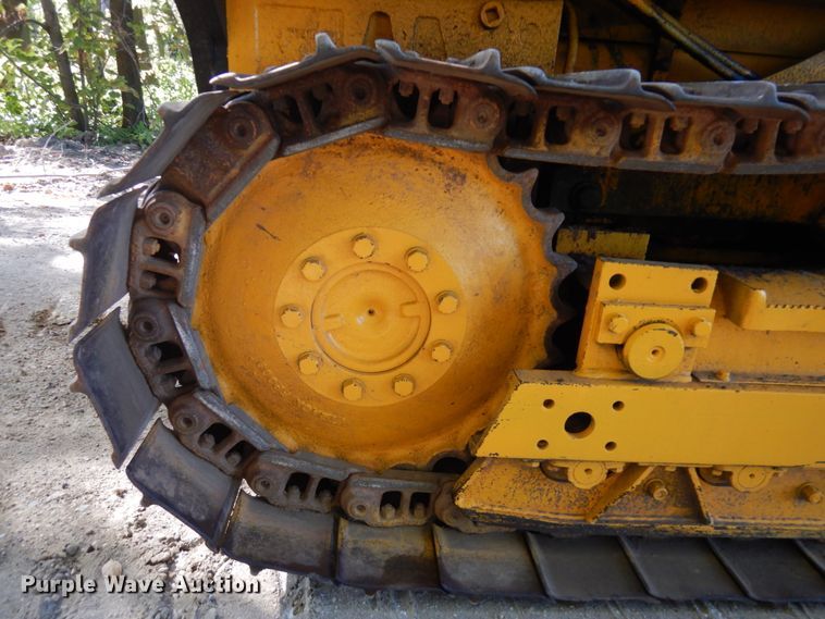 image for item JQ9260 1986 John Deere 450E  dozer