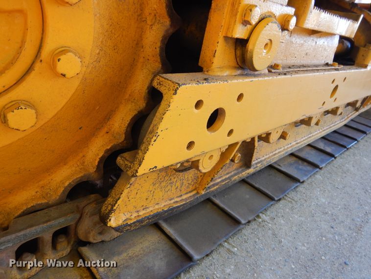 image for item JQ9260 1986 John Deere 450E  dozer