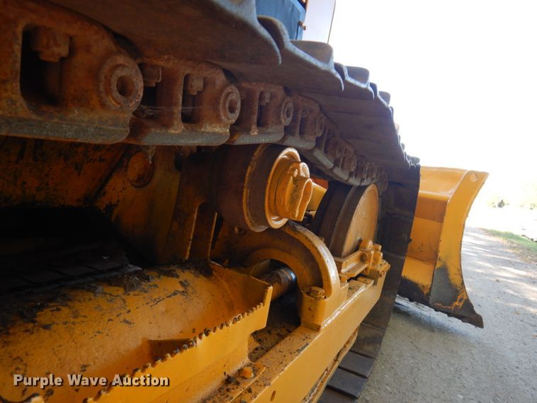 image for item JQ9260 1986 John Deere 450E  dozer