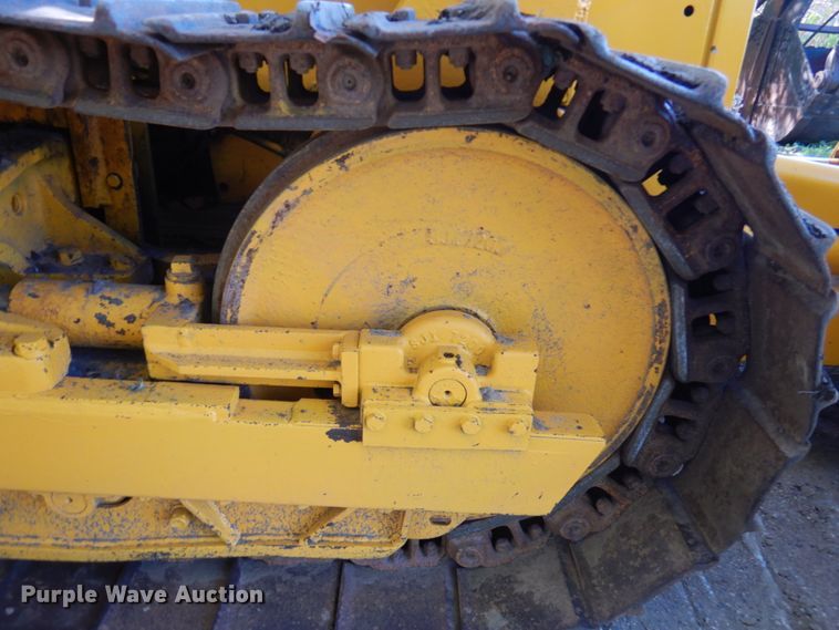 image for item JQ9260 1986 John Deere 450E  dozer