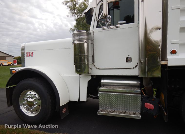 image for item JQ9261 2000 Peterbilt 379  dump truck