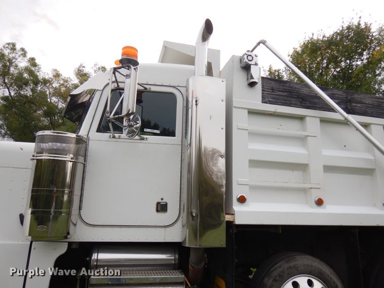 image for item JQ9261 2000 Peterbilt 379  dump truck