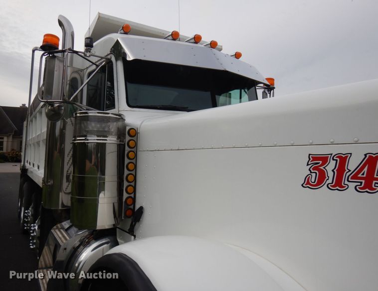 image for item JQ9261 2000 Peterbilt 379  dump truck