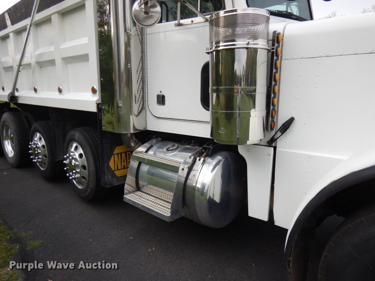 image for item JQ9261 2000 Peterbilt 379  dump truck