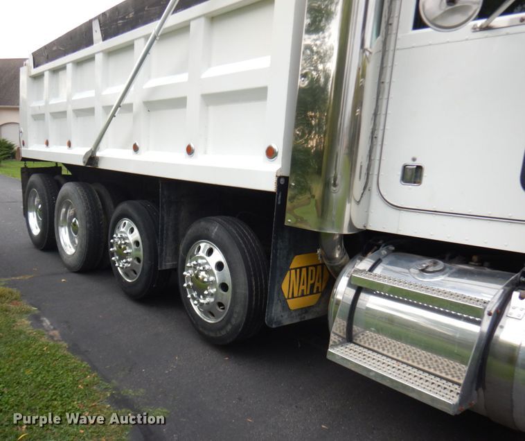 image for item JQ9261 2000 Peterbilt 379  dump truck