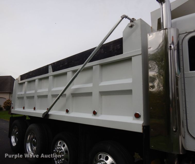 image for item JQ9261 2000 Peterbilt 379  dump truck