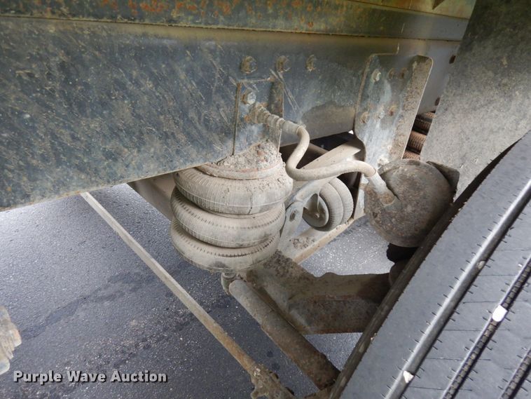 image for item JQ9261 2000 Peterbilt 379  dump truck