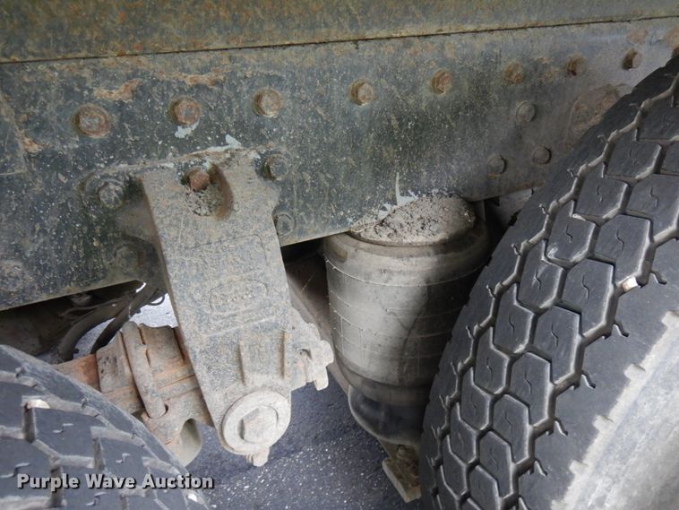 image for item JQ9261 2000 Peterbilt 379  dump truck