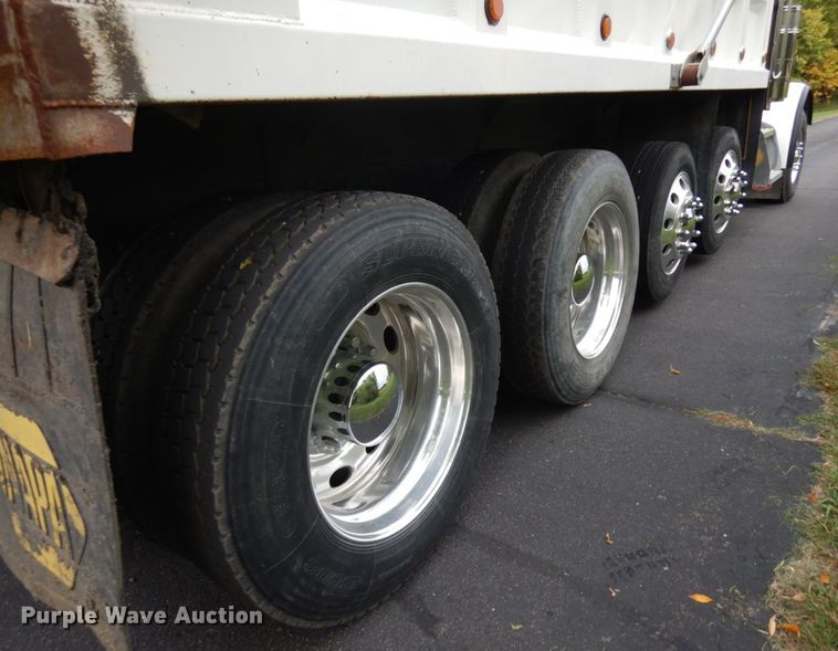 image for item JQ9261 2000 Peterbilt 379  dump truck