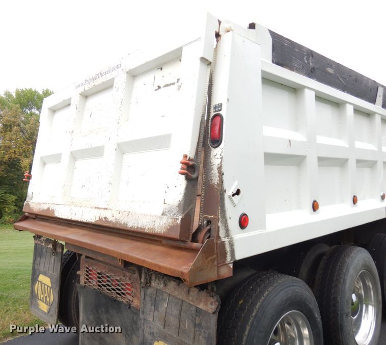 image for item JQ9261 2000 Peterbilt 379  dump truck