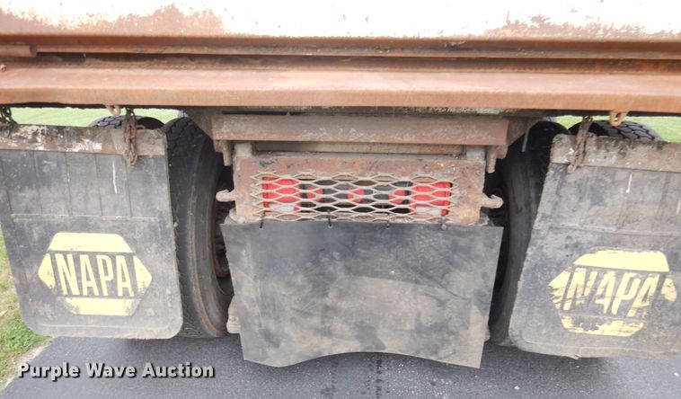 image for item JQ9261 2000 Peterbilt 379  dump truck