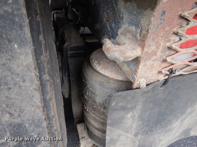 image for item JQ9261 2000 Peterbilt 379  dump truck