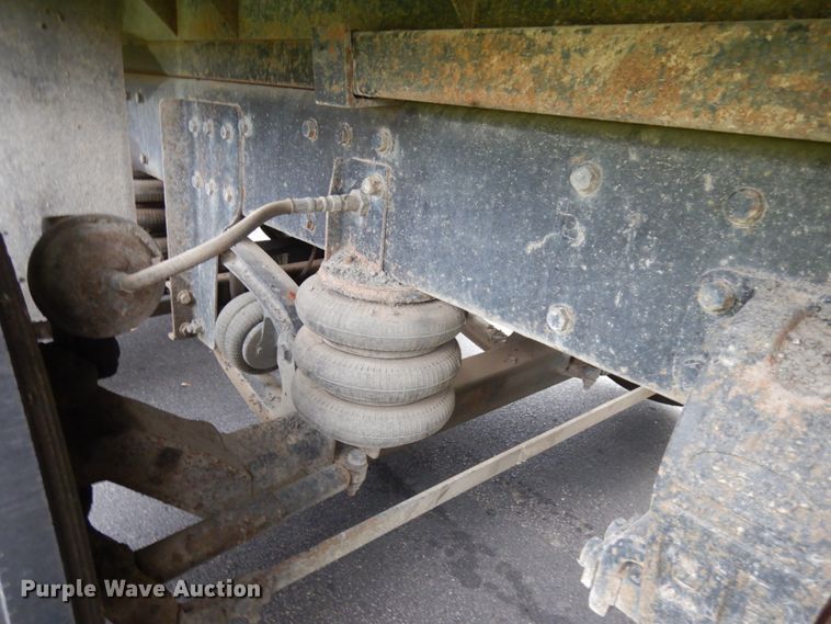 image for item JQ9261 2000 Peterbilt 379  dump truck