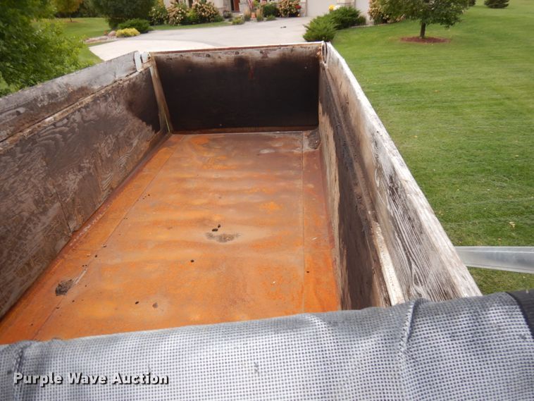 image for item JQ9261 2000 Peterbilt 379  dump truck