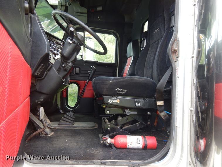 image for item JQ9261 2000 Peterbilt 379  dump truck