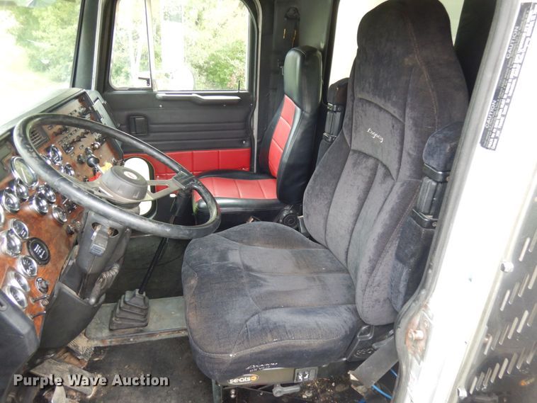 image for item JQ9261 2000 Peterbilt 379  dump truck