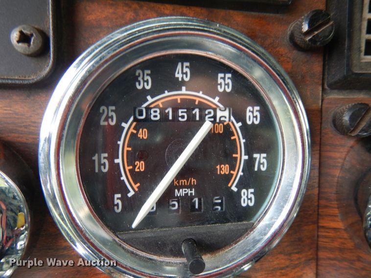 image for item JQ9261 2000 Peterbilt 379  dump truck