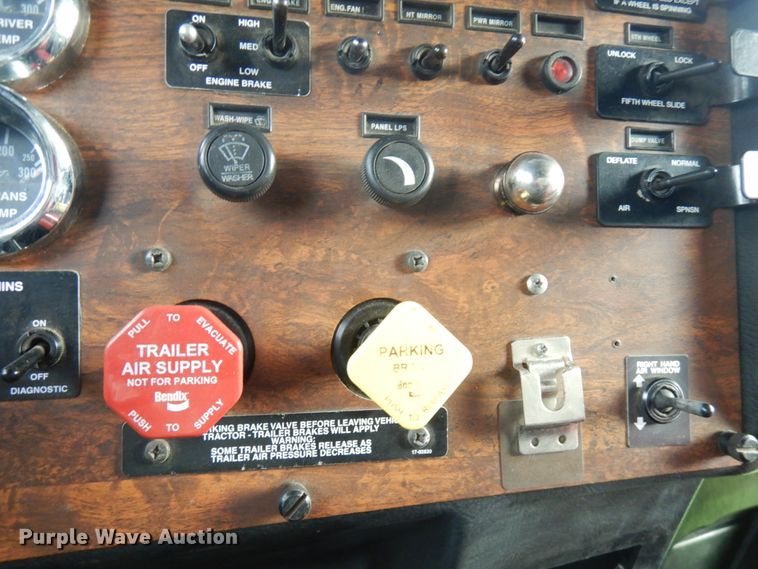 image for item JQ9261 2000 Peterbilt 379  dump truck