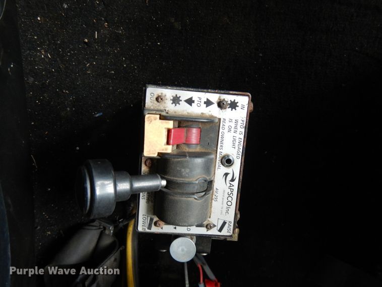 image for item JQ9261 2000 Peterbilt 379  dump truck