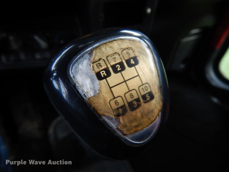 image for item JQ9261 2000 Peterbilt 379  dump truck