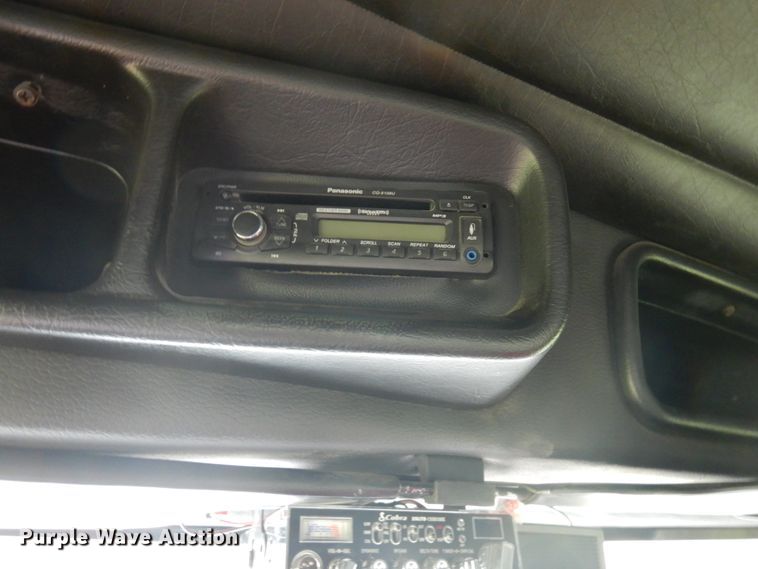 image for item JQ9261 2000 Peterbilt 379  dump truck