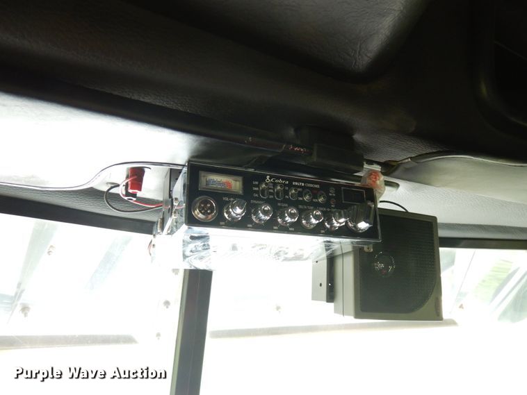 image for item JQ9261 2000 Peterbilt 379  dump truck