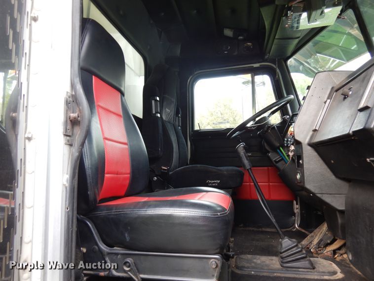 image for item JQ9261 2000 Peterbilt 379  dump truck