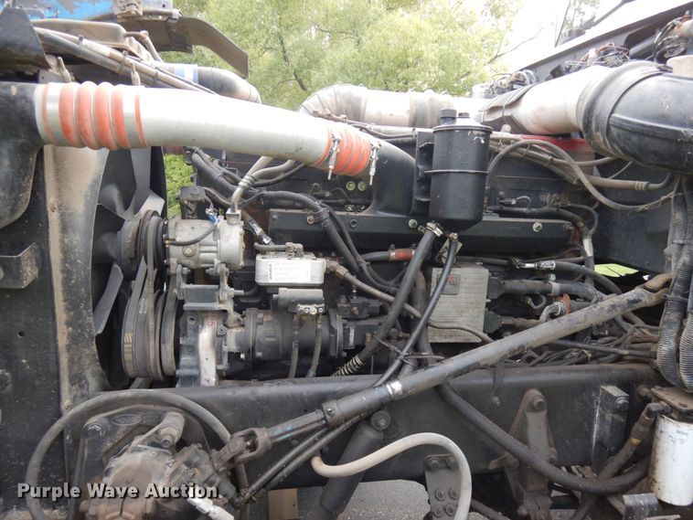 image for item JQ9261 2000 Peterbilt 379  dump truck