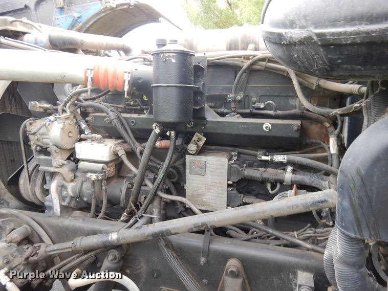 image for item JQ9261 2000 Peterbilt 379  dump truck