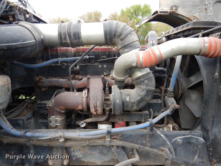 image for item JQ9261 2000 Peterbilt 379  dump truck