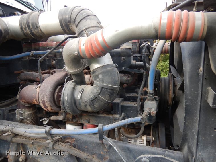 image for item JQ9261 2000 Peterbilt 379  dump truck