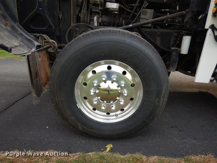 image for item JQ9261 2000 Peterbilt 379  dump truck