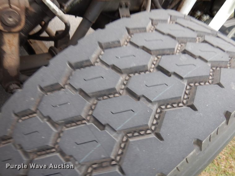 image for item JQ9261 2000 Peterbilt 379  dump truck