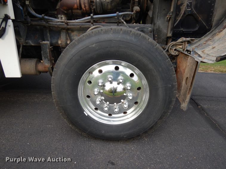 image for item JQ9261 2000 Peterbilt 379  dump truck