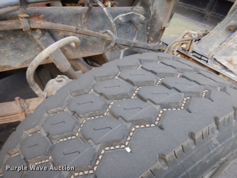 image for item JQ9261 2000 Peterbilt 379  dump truck