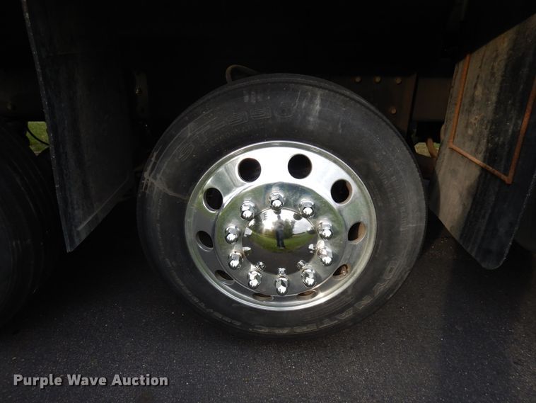 image for item JQ9261 2000 Peterbilt 379  dump truck