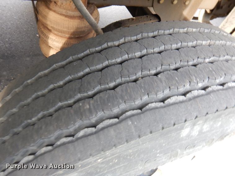 image for item JQ9261 2000 Peterbilt 379  dump truck