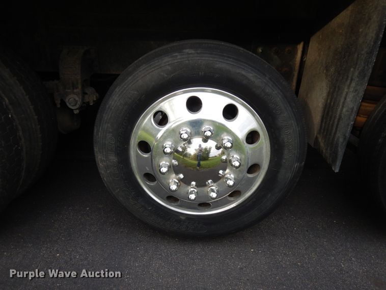 image for item JQ9261 2000 Peterbilt 379  dump truck